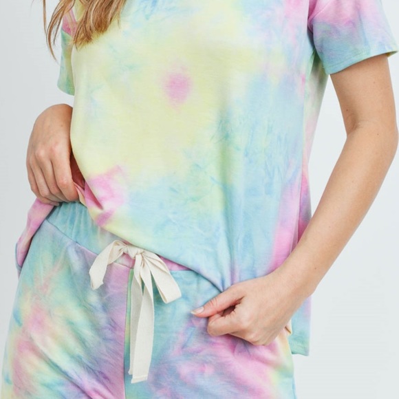Tie Dye Top & Shorts Lounge Set - Picture 9 of 9